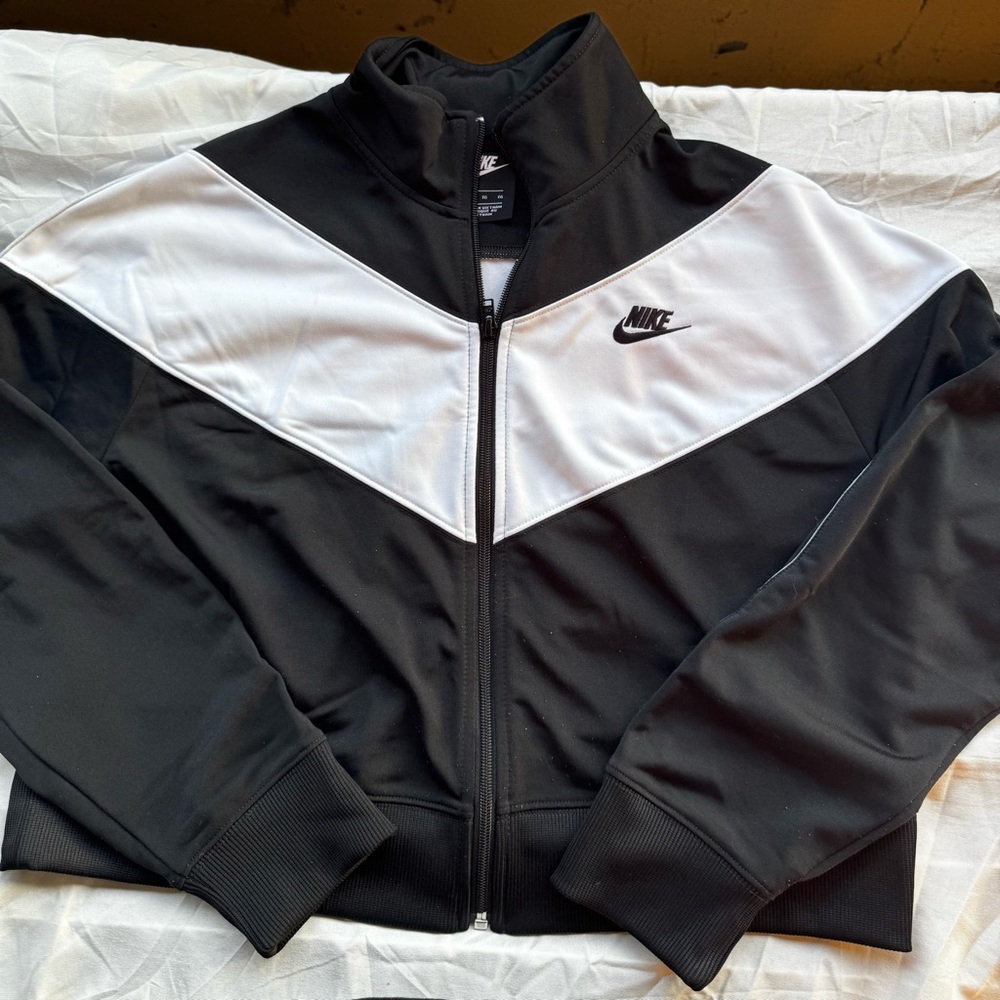 Nike Black Zip-Up crop Jacket